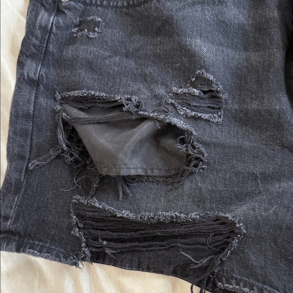 American Eagle Outfitters Black Distressed Jean Mom Shorts - Picture 4 of 7